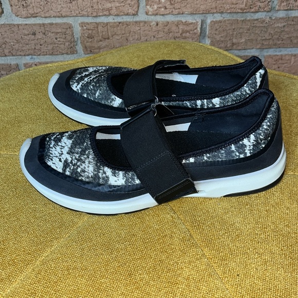 ✅ 3/$25 ECCO BIOM Amrap Light Mary Jane Black White marble - 39/8.5 - Picture 4 of 8